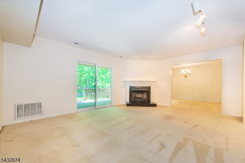 195 Hidden Hollow Ct