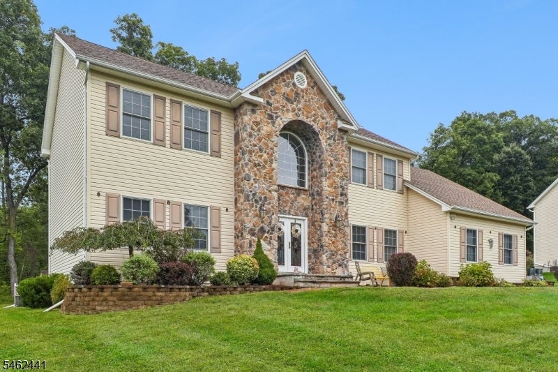 25 Elizabeth Ave