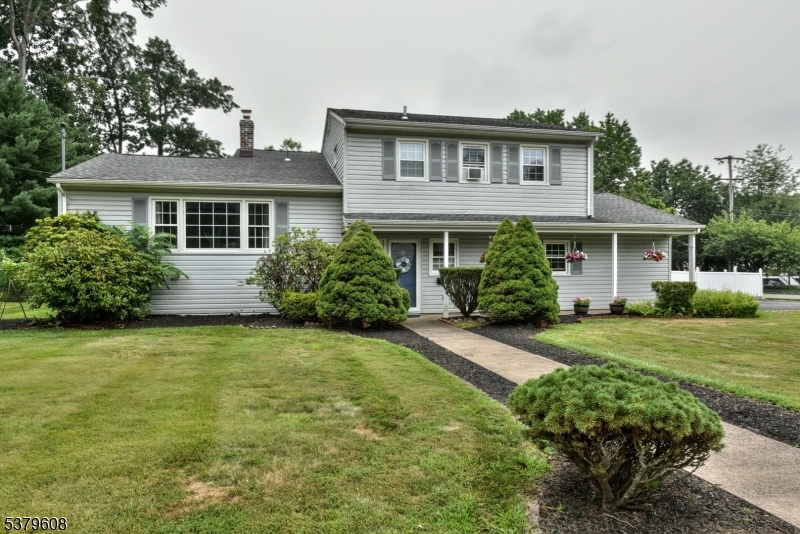 32 Braemar Dr
