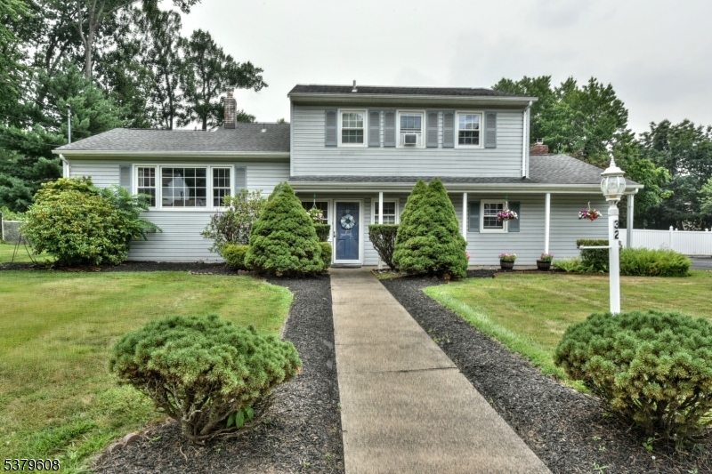 32 Braemar Dr