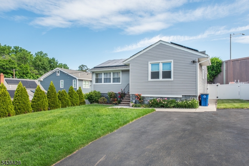 11 Hansen St