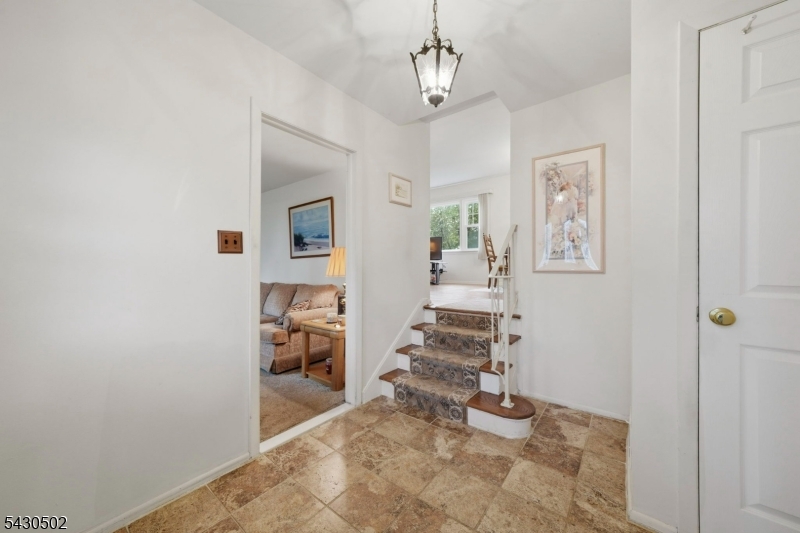 32 Crestwood Ave