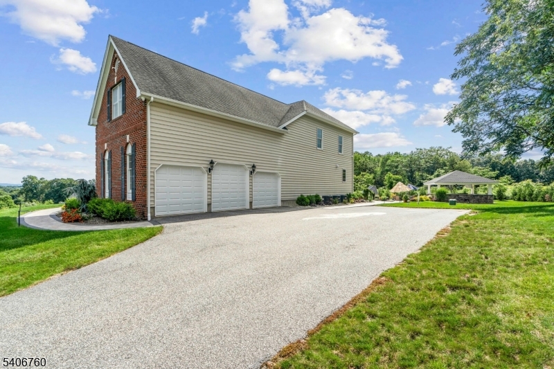 7 Flagstone Hill Road