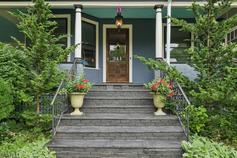 341 Montrose Ave