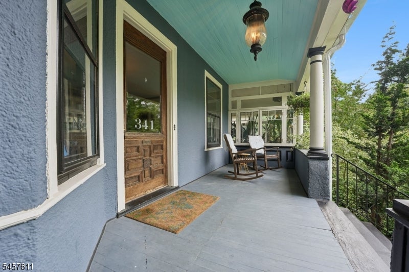 341 Montrose Ave