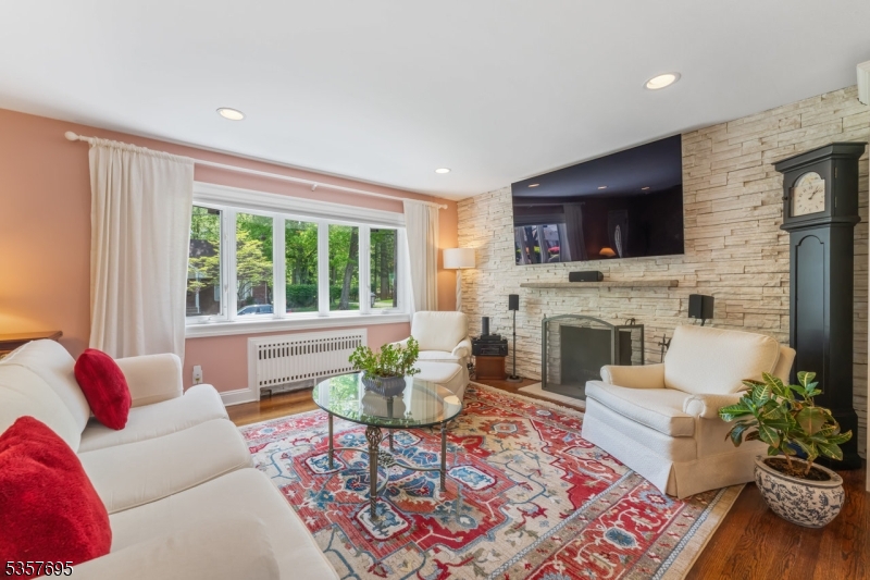 206 Hickory Ave