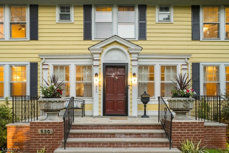 520 Centre St