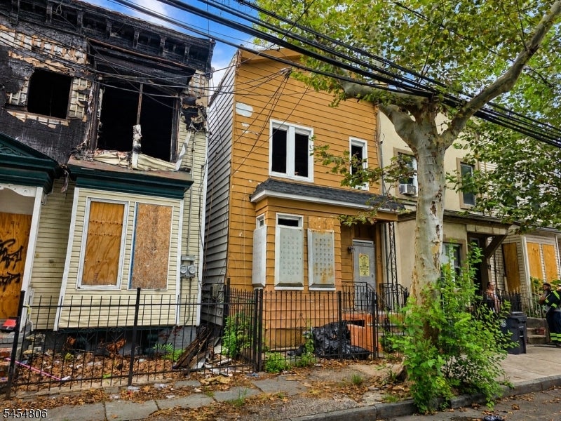 92 Garside St
