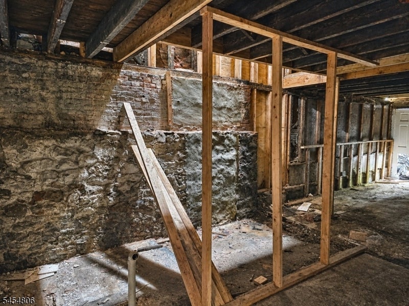 92 Garside St