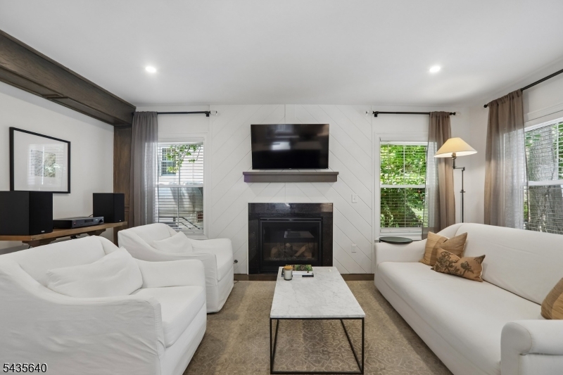 21 Evergreen Pl
