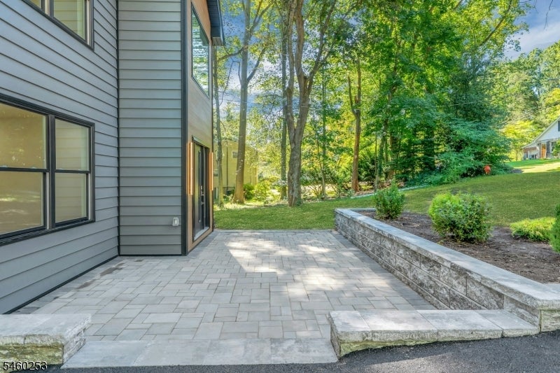 39 Woodcrest Rd