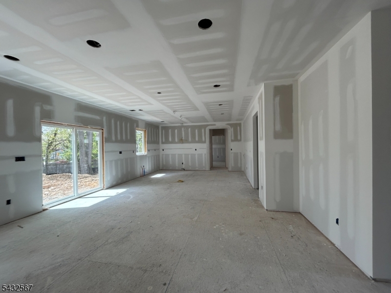 6 Chamberlain Ln