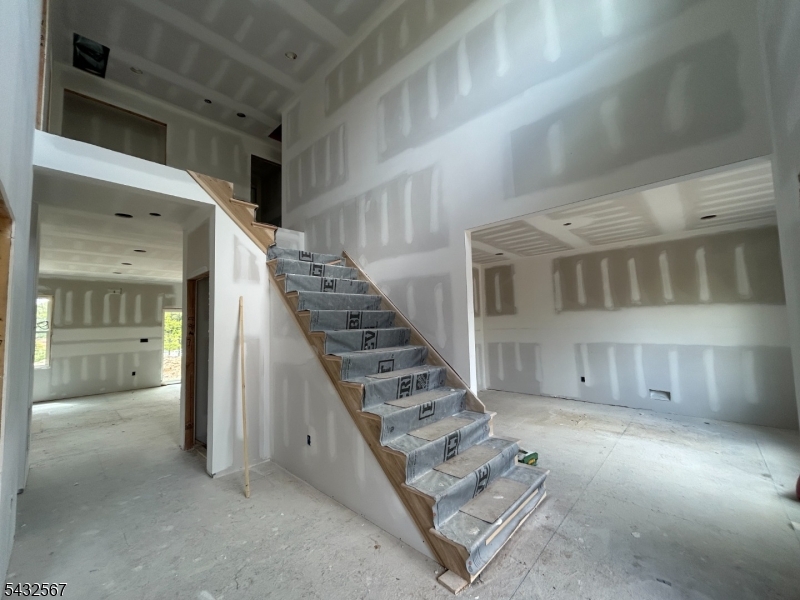 6 Chamberlain Ln