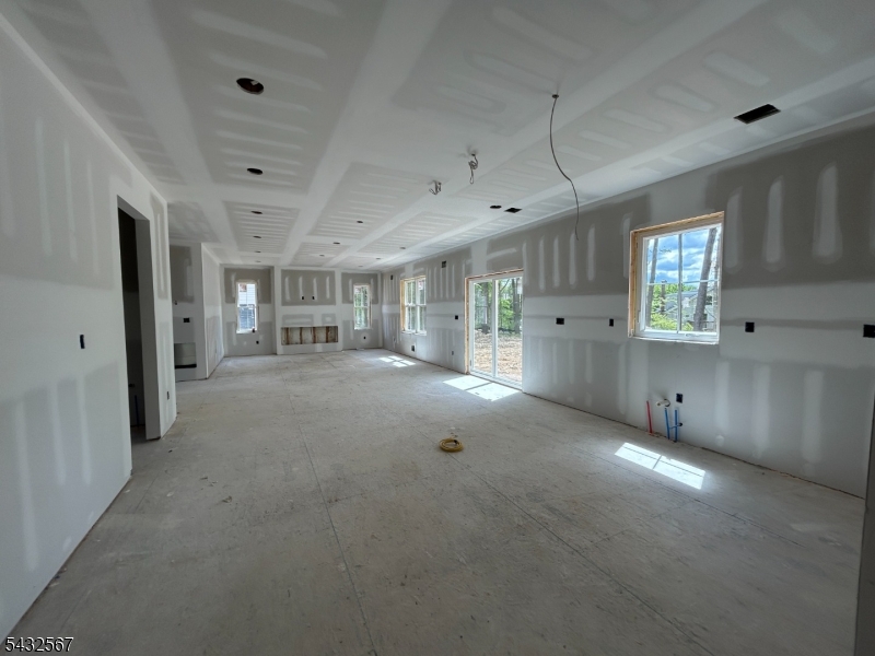 6 Chamberlain Ln