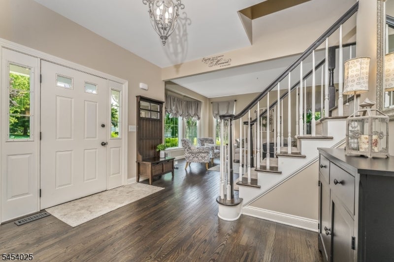 30 Meadowview Dr