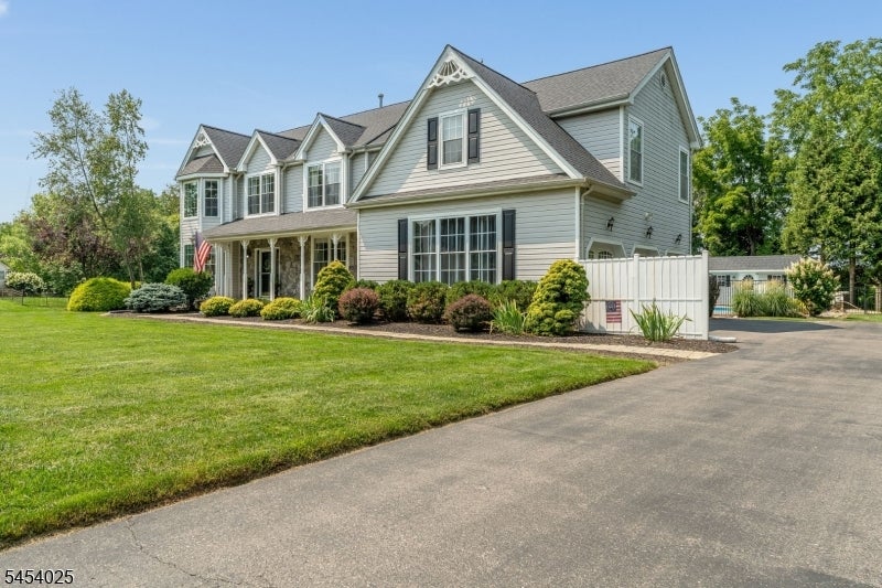 30 Meadowview Dr