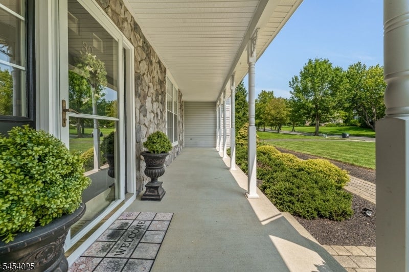 30 Meadowview Dr