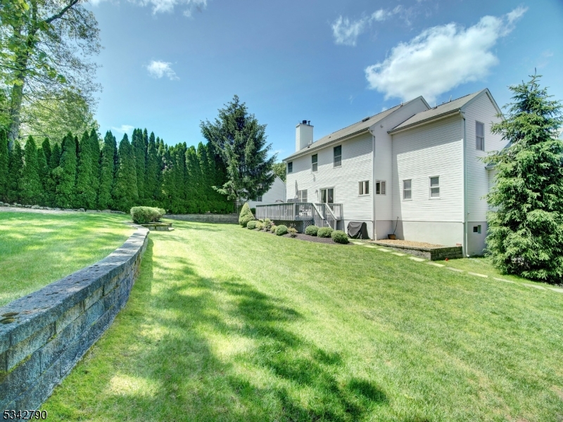 37 Fox Chase Ln