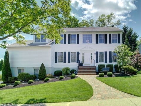 37 Fox Chase Ln Roxbury Twp. NJ 07852