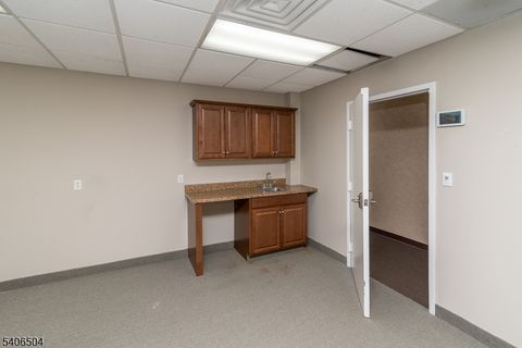 555 Goffle Rd Ridgewood Village NJ 07450