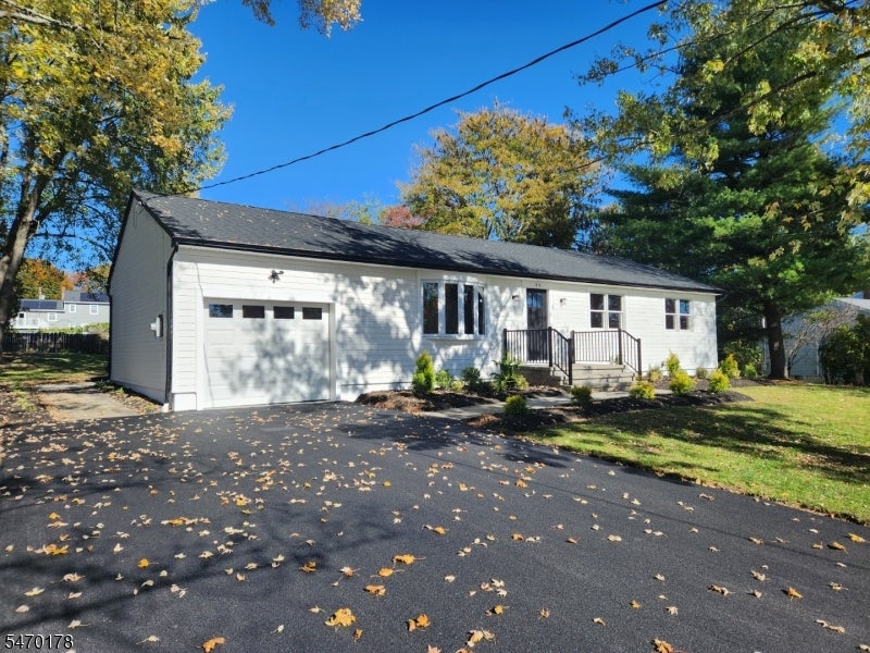44 Slope Dr