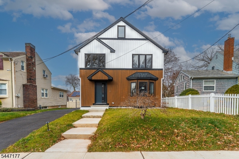 132 Thelma Ter