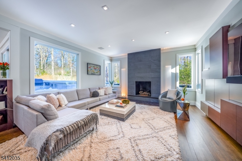 15 Olde Greenhouse Ln