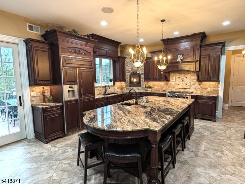 8 Pineview Ln