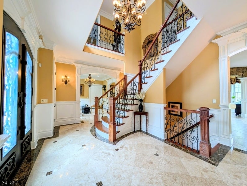 8 Pineview Ln