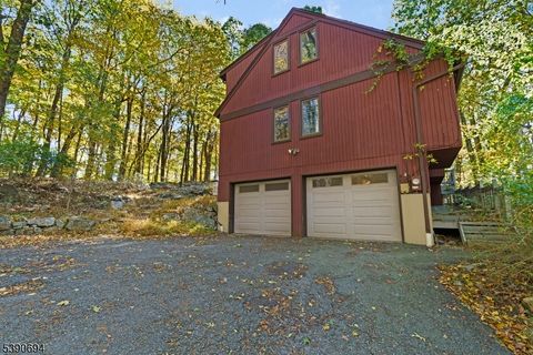Photo of 117 Upper Sunset Dr, Washington, NJ 07853 (MLS # 3993432)