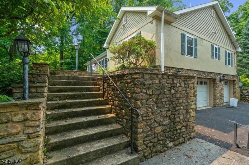 3 Walden Rd