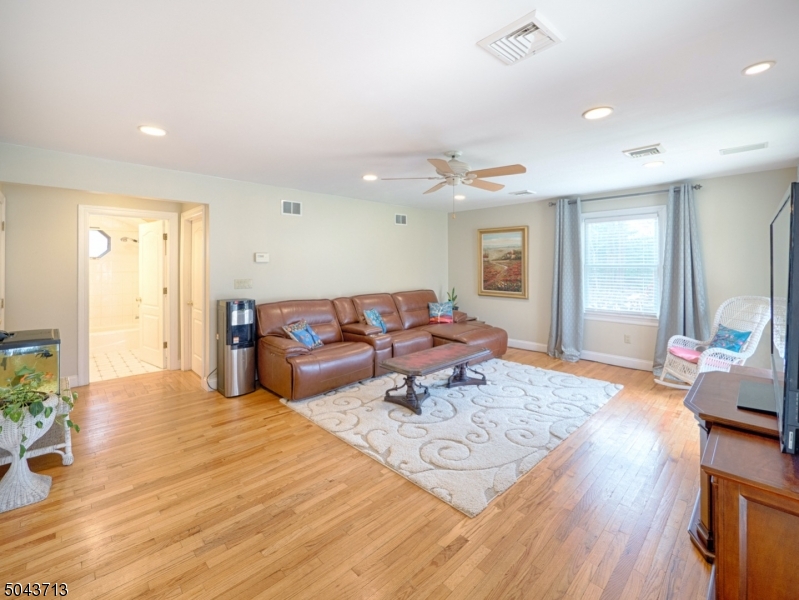 22 Maple Way