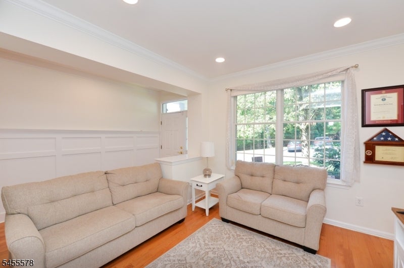 90 Summer Hill Rd 90