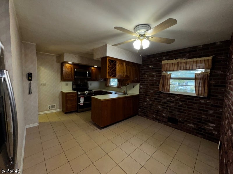 27 Frieda Ln