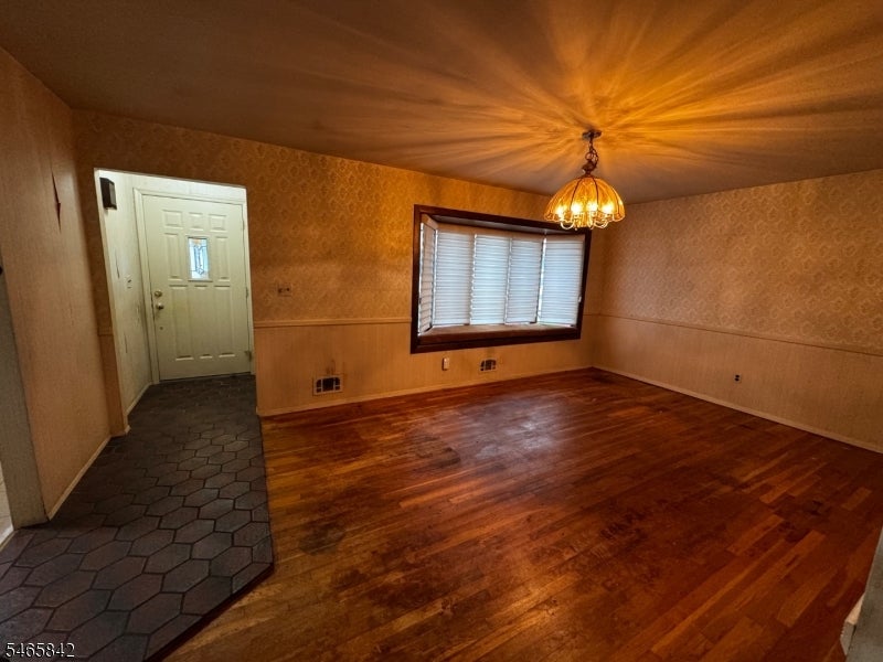 27 Frieda Ln