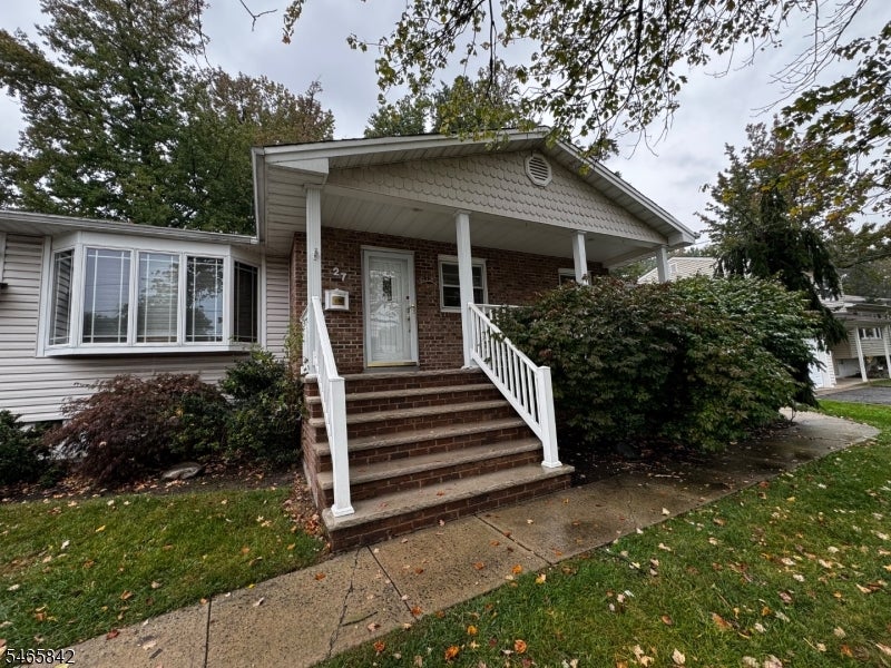 27 Frieda Ln