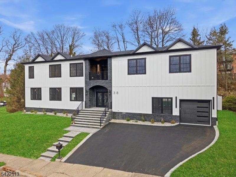 38 Pershing Pl