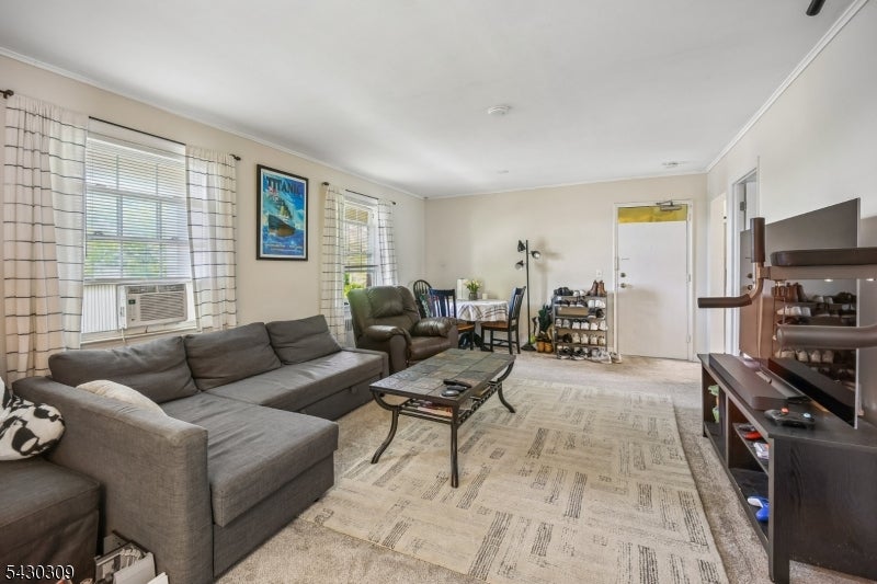 390 Morris Ave 8
