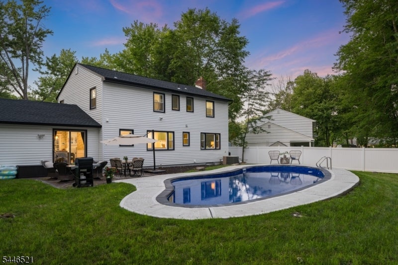 17 New England Dr