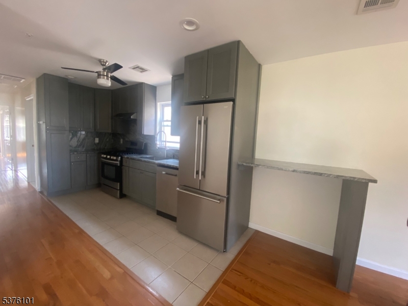 595 Monroe Ave 2