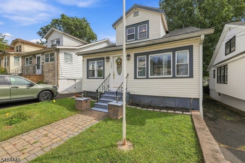 1585 Hillcrest Ter