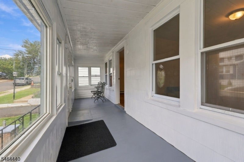 1585 Hillcrest Ter