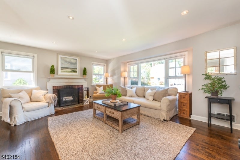 49 Meadow Ln