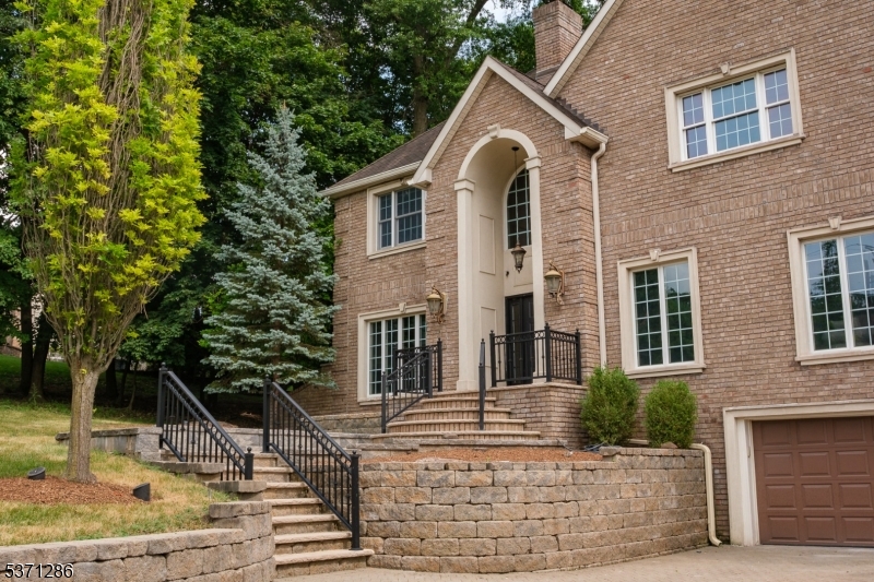 296 Oakwood Ave