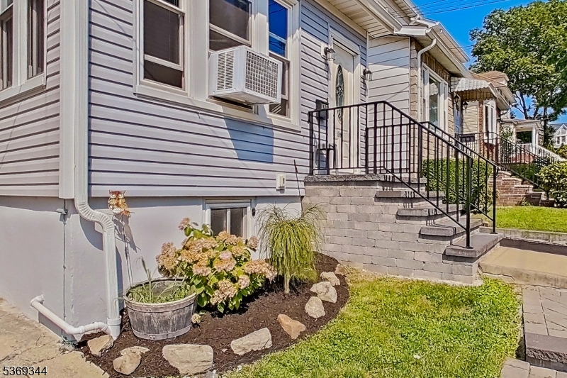 102 Ilford Ave