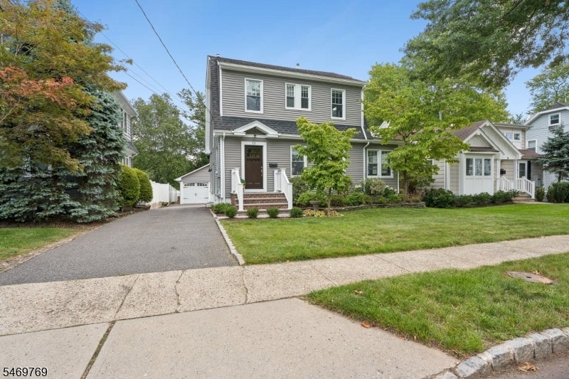 32 Lewis Ave