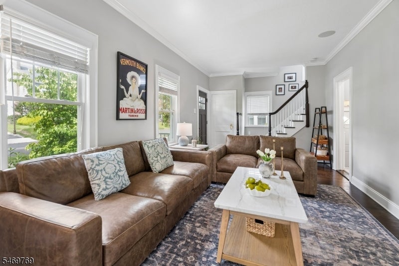 32 Lewis Ave