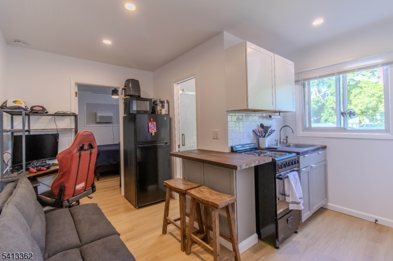 923 Ringwood Ave 2