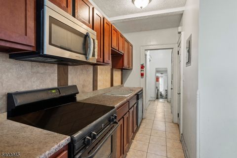 8 Treacy Ave Newark City NJ 07108