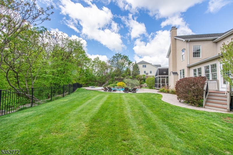 39 Crown View Ct